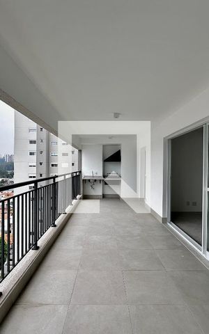 Apartamento à venda com 136m², 4 quartos e 2 vagas Apartamento à venda com 136m², 4 quartos e 2 vagasVaranda