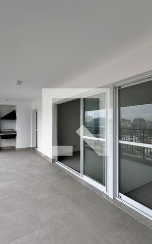 Apartamento à venda com 136m², 4 quartos e 2 vagas Apartamento à venda com 136m², 4 quartos e 2 vagasVaranda