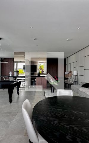 Apartamento à venda com 136m², 4 quartos e 2 vagas Apartamento à venda com 136m², 4 quartos e 2 vagasÁrea comum - Salão de Jogos