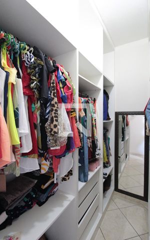 Casa à venda com 360m², 5 quartos e 3 vagasCasa 1 | Closet da Suite