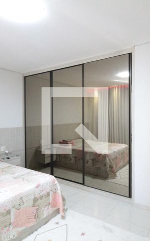 Casa à venda com 360m², 5 quartos e 3 vagasCasa 2 | Suite