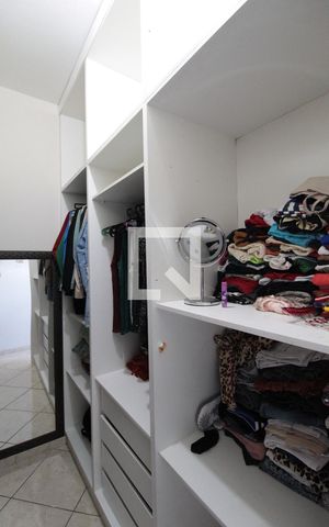 Casa à venda com 360m², 5 quartos e 3 vagasCasa 1 | Closet da Suite