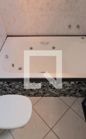 Casa à venda com 360m², 5 quartos e 3 vagasCasa 1 | Banheiro da Suite