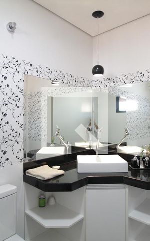 Casa à venda com 360m², 5 quartos e 3 vagasCasa 2 | Banheiro da Suite