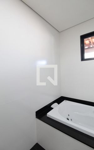 Casa à venda com 360m², 5 quartos e 3 vagasCasa 2 | Banheiro da Suite