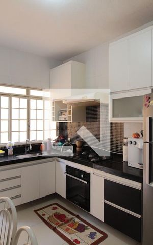 Casa à venda com 360m², 5 quartos e 3 vagasCasa 1 | Cozinha