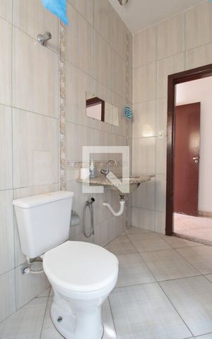 Casa à venda com 360m², 5 quartos e 3 vagasCasa 1 | Banheiro de Serviço