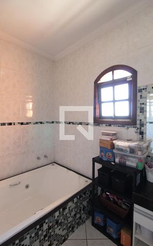 Casa à venda com 360m², 5 quartos e 3 vagasCasa 1 | Banheiro da Suite