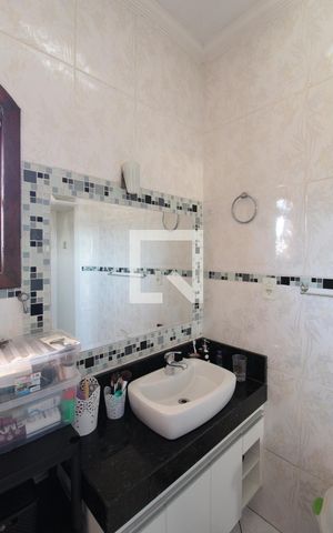 Casa à venda com 360m², 5 quartos e 3 vagasCasa 1 | Banheiro da Suite