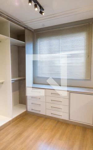 Casa de condomínio para alugar com 164m², 3 quartos e 2 vagasCloset