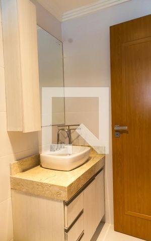 Casa de condomínio para alugar com 164m², 3 quartos e 2 vagasBanheiro da Suíte