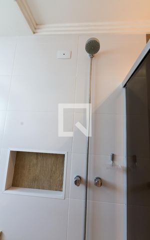 Casa de condomínio para alugar com 164m², 3 quartos e 2 vagasBanheiro da Suíte - chuveiro
