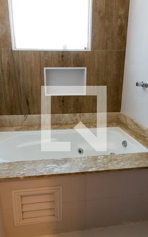 Casa de condomínio para alugar com 164m², 3 quartos e 2 vagasBanheiro da Suíte