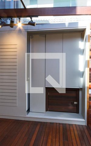 Casa de condomínio para alugar com 164m², 3 quartos e 2 vagasÁrea de Serviço - armário