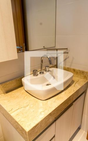 Casa de condomínio para alugar com 164m², 3 quartos e 2 vagasBanheiro da Suíte