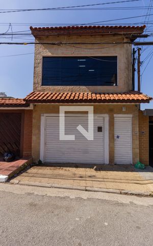 Casa à venda com 330m², 3 quartos e 4 vagas Casa à venda com 330m², 3 quartos e 4 vagasFachada