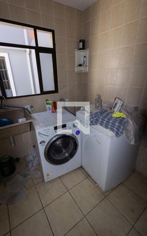 Casa à venda com 330m², 3 quartos e 4 vagas Casa à venda com 330m², 3 quartos e 4 vagasÁrea de Serviço