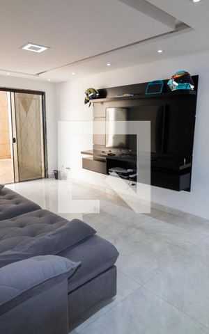 Casa à venda com 330m², 3 quartos e 4 vagas Casa à venda com 330m², 3 quartos e 4 vagasSala