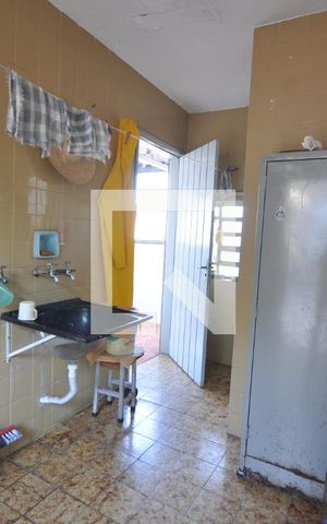 Casa para alugar com 310m², 2 quartos e 1 vagaÁrea de Serviço