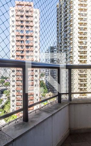 Apartamento à venda com 164m², 4 quartos e 2 vagas Apartamento à venda com 164m², 4 quartos e 2 vagasVaranda
