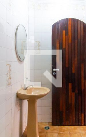 Casa à venda com 134m², 4 quartos e 1 vaga Casa à venda com 134m², 4 quartos e 1 vagaBanheiro externo