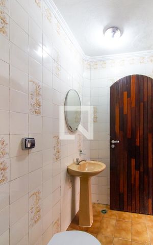 Casa à venda com 134m², 4 quartos e 1 vaga Casa à venda com 134m², 4 quartos e 1 vagaBanheiro externo