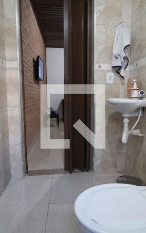 Casa à venda com 300m², 3 quartos e 4 vagasBanheiro da suíte