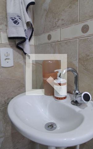 Casa à venda com 300m², 3 quartos e 4 vagasPia banheiro da suíte
