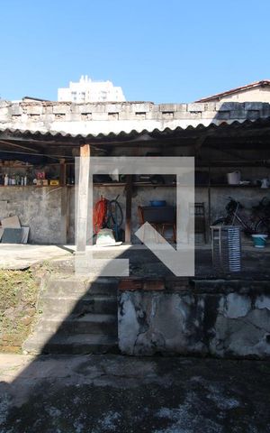 Casa à venda com 300m², 3 quartos e 4 vagasFundos da casa