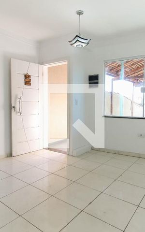 Casa à venda com 108m², 2 quartos e 2 vagas Casa à venda com 108m², 2 quartos e 2 vagasSala