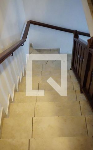 Casa à venda com 213m², 4 quartos e 3 vagasEscada Segundo Andar