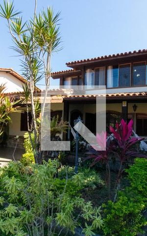 Casa à venda com 295m², 6 quartos e 2 vagasFachada
