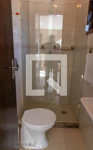 Casa à venda com 295m², 6 quartos e 2 vagasBanheiro de Serviço