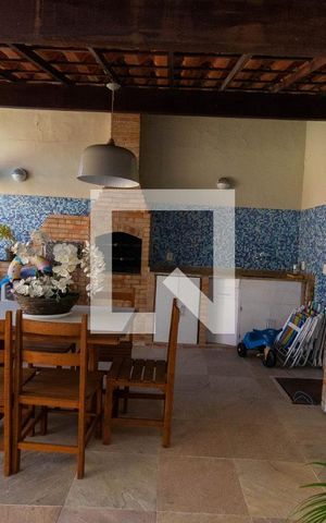Casa à venda com 295m², 6 quartos e 2 vagasÁrea Externa