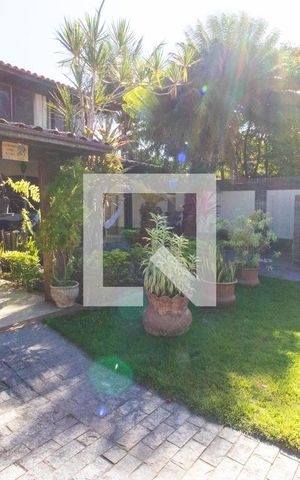 Casa à venda com 295m², 6 quartos e 2 vagasÁrea Externa