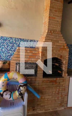 Casa à venda com 295m², 6 quartos e 2 vagasÁrea Externa