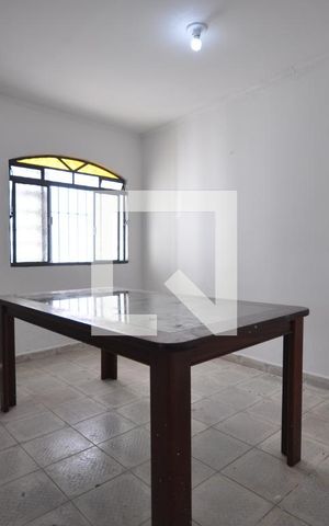 Casa para alugar com 160m², 3 quartos e 2 vagasSala