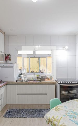 Casa à venda com 230m², 4 quartos e 4 vagas Casa à venda com 230m², 4 quartos e 4 vagasCozinha