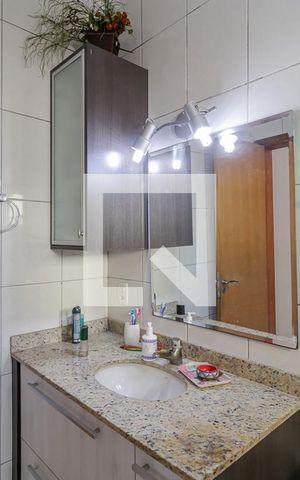 Casa à venda com 230m², 4 quartos e 4 vagas Casa à venda com 230m², 4 quartos e 4 vagasBanheiro da Suíte 1