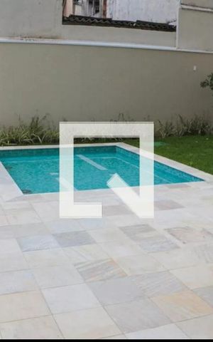 Apartamento para alugar com 31m², 1 quarto e sem vaga Apartamento para alugar com 31m², 1 quarto e sem vagaÁrea comum - Piscina