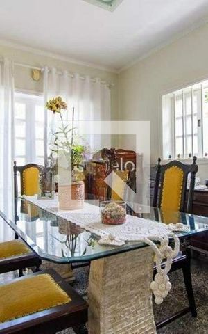 Casa à venda com 186m², 4 quartos e 4 vagas