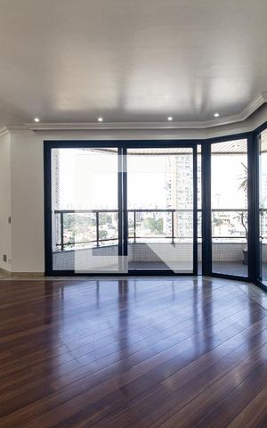 Apartamento para alugar com 180m², 4 quartos e 3 vagas Apartamento para alugar com 180m², 4 quartos e 3 vagasSala