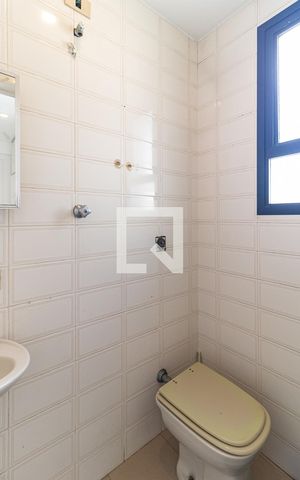 Apartamento para alugar com 180m², 4 quartos e 3 vagas Apartamento para alugar com 180m², 4 quartos e 3 vagasBanheiro de Serviço