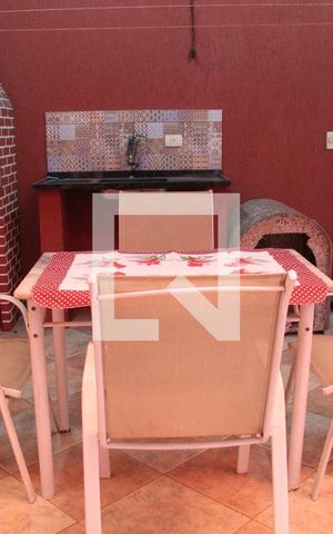 Casa para alugar com 200m², 3 quartos e 4 vagasÁrea de Serviço com churrasqueira