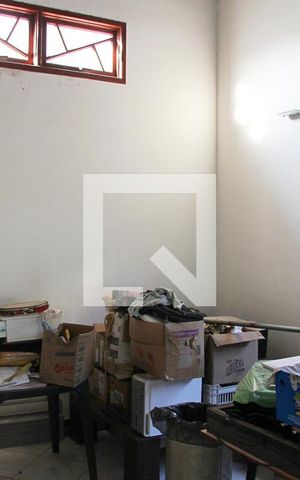 Casa para alugar com 200m², 3 quartos e 4 vagasVaranda Localizada no 2 andar / porta da acesso a caixa d'água