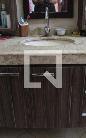 Casa para alugar com 200m², 3 quartos e 4 vagasBanheiro da Suíte 01