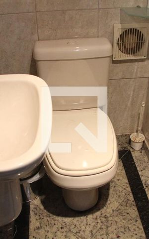 Casa para alugar com 200m², 3 quartos e 4 vagasLavabo 01 localizado entre a sala e a cozinha