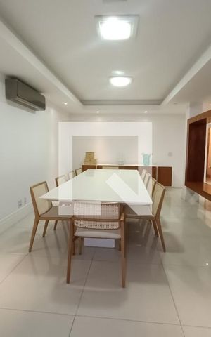 Apartamento à venda com 278m², 4 quartos e 1 vaga Apartamento à venda com 278m², 4 quartos e 1 vagaSala