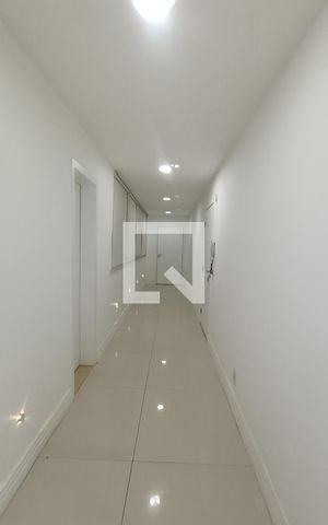 Apartamento à venda com 278m², 4 quartos e 1 vaga Apartamento à venda com 278m², 4 quartos e 1 vagaCorredor