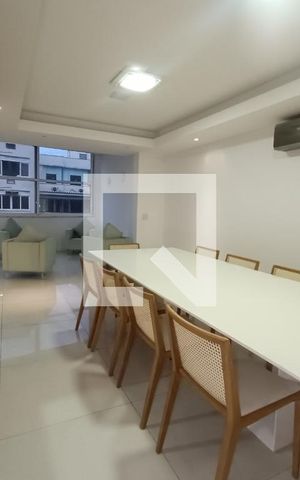 Apartamento à venda com 278m², 4 quartos e 1 vaga Apartamento à venda com 278m², 4 quartos e 1 vagaSala